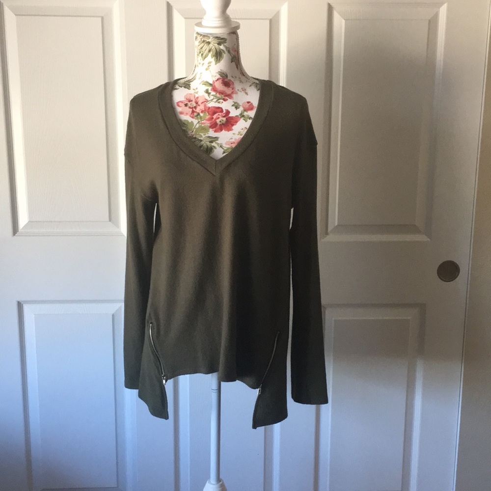 NWOT Windsor Olive green sweater